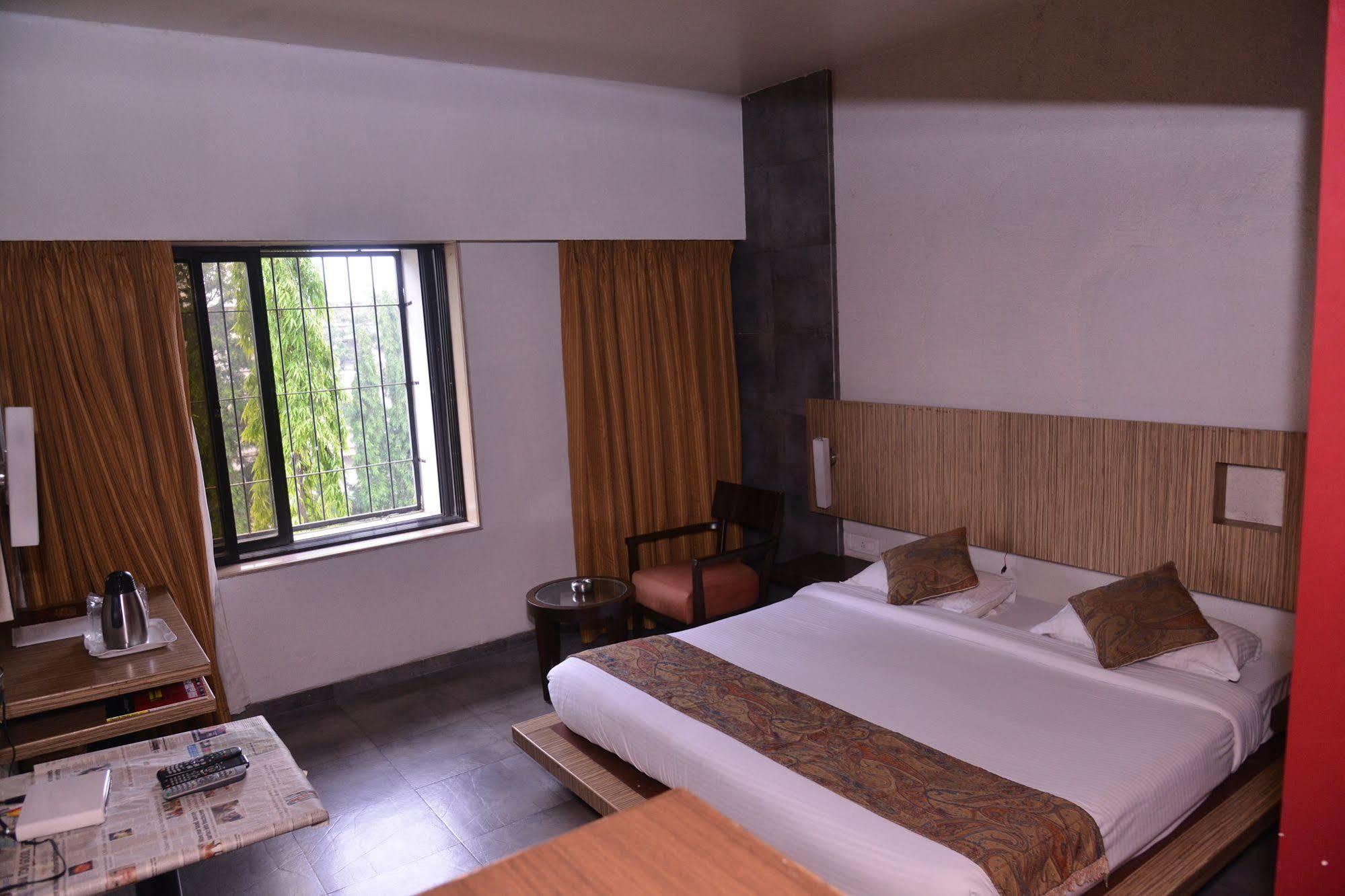 Hotel Sai Palace Nashik Ngoại thất bức ảnh
