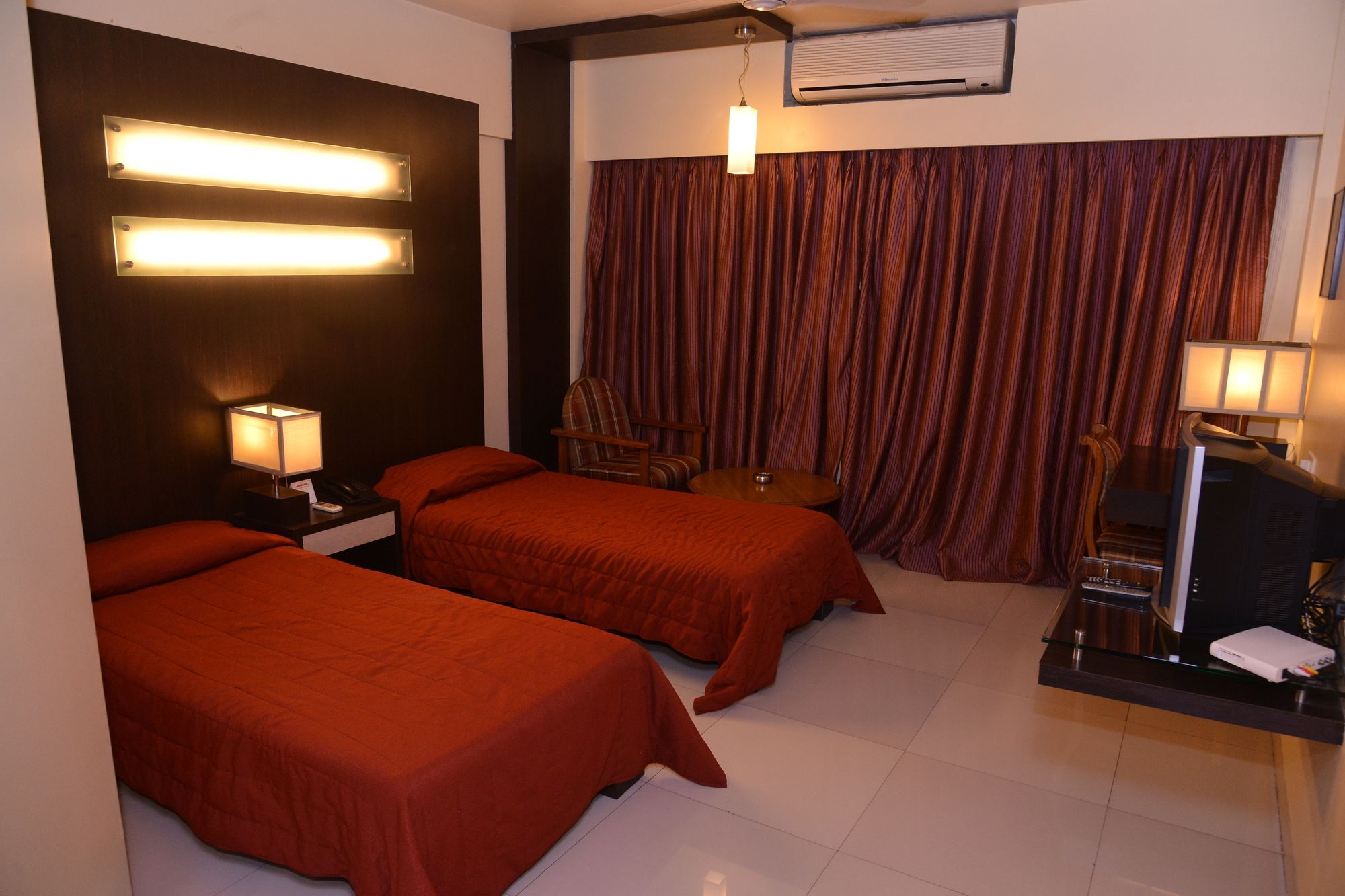 Hotel Sai Palace Nashik Ngoại thất bức ảnh