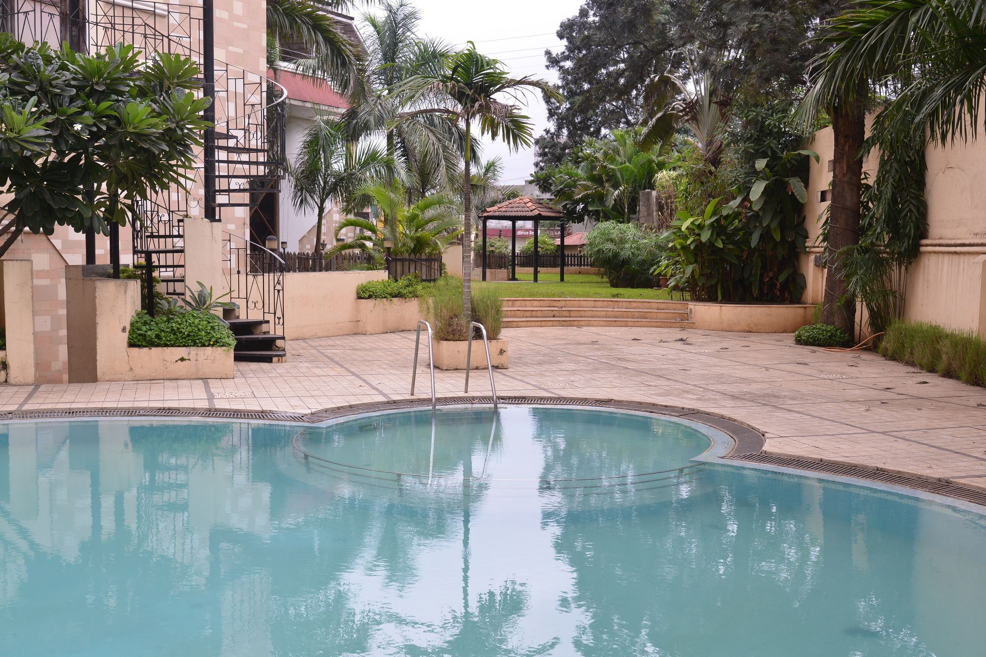 Hotel Sai Palace Nashik Ngoại thất bức ảnh